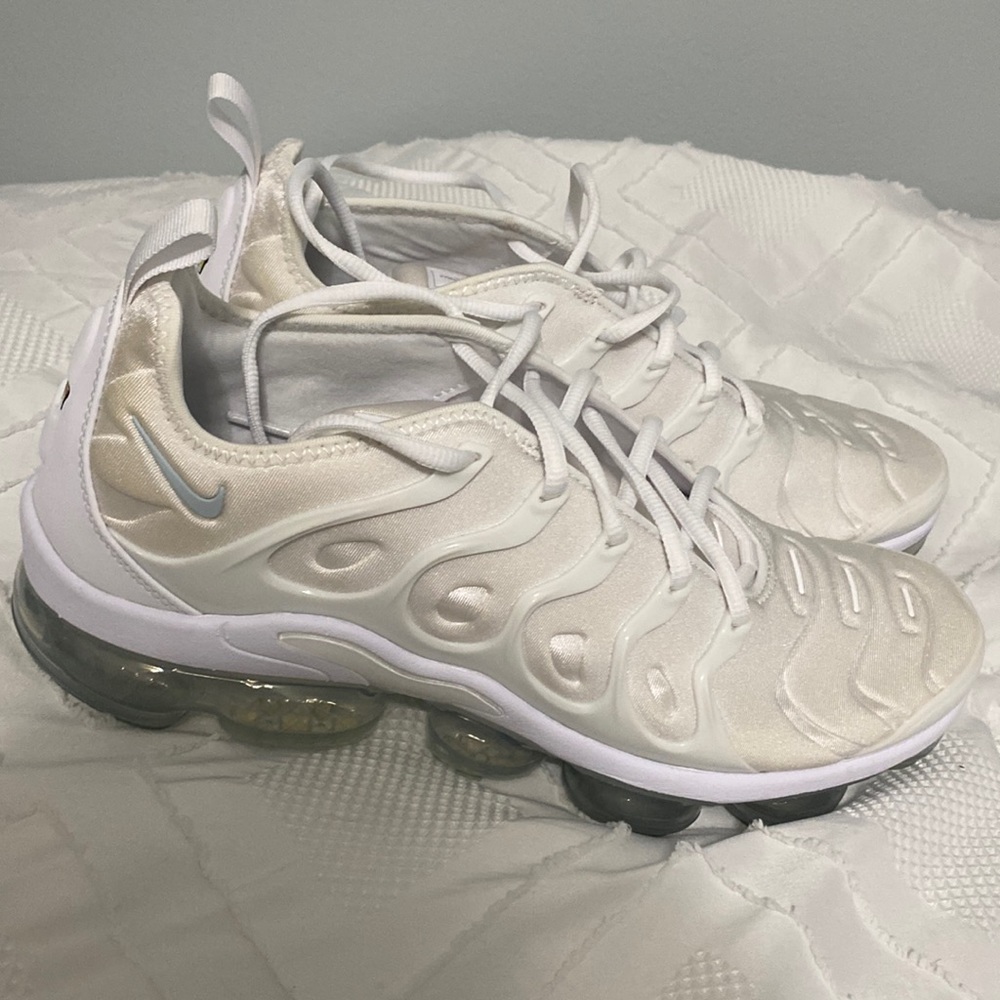 Triple White Nike Air Vapormax Plus